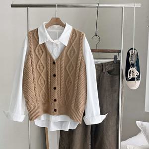 샵앤) 여성 언발짜임 Y단추 니트 조끼 DGB-WVS-3911-브라운