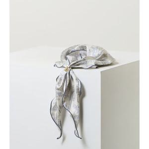 [헤지스ACC] 블루 삼각링 러플 실크 스카프(링포함) HISC5F332B1