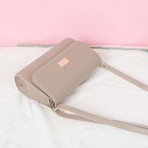 세련된 여성 핸드백 가죽끈 메탈 체인 가방 베이지