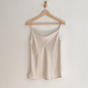 샵앤) 여성 어깨끈 조절 민소매 이너겸 나시 티셔츠 SIU-WSH-4348-베이지