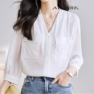 ATMARK 투포켓브이넥셔츠_AA46SH002G