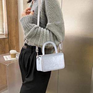 [프롬슈] 사각쉐입 핸들 여자미니크로스백 여성토트백