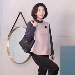 [쉬즈마담]T57232 밍크코사지선물 스티치 보들반목티 엄마옷