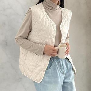 [다잇템]여성 누빔 검정 흰색 시즌 경량 패딩 베스트