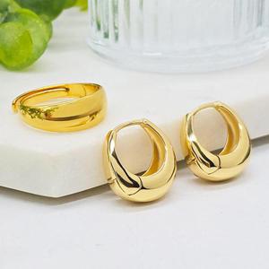 [지와이] 2종세트 귀걸이 반지 세트 18K 도금 변색없는 여성 원터치 엘리 디베르 여자 골드 금 도금