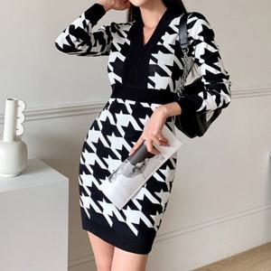 [페이릿] 제스 빅 하운드체크 브이넥 니트원피스