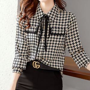 [퀸이즈] [~77까지]진 하운드체크 리본 블라우스