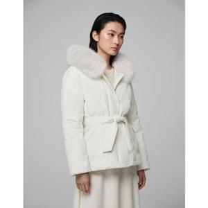 [최초가 739,000원] 아이보리 폭스퍼 자수 디테일 구스 다운 하프점퍼