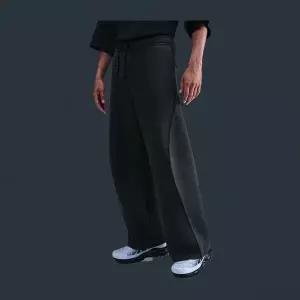 [나이키] 테크 플리스 루즈 핏 오픈 헴 팬츠 HV6542-060