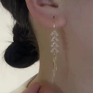 IA BEAR 롱 댕글 귀걸이 디자인 Sle Ele 다이아몬드 장식 태슬 이어 와이어 페이스 슬리밍 2025 New Faion Accories