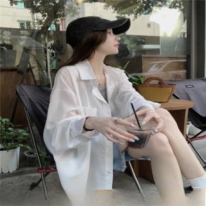 흰색 느슨한 긴 소매 여성 여름 셔츠 태양 보호 경량 한국 스타일 어깨 드롭 겉옷 약간 투명 탑