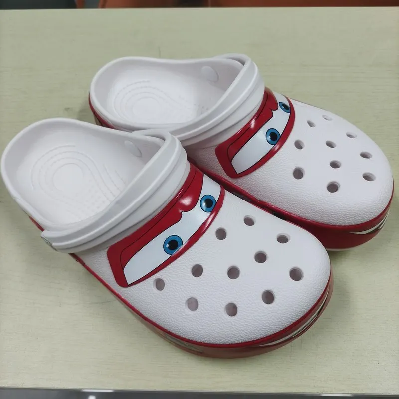 Mcqueens Pixar 만화 솔리드 방수 슬리퍼 야외 모래 샌들 캐주얼 통기성 발목 랩 Eva 성인 신발 선물