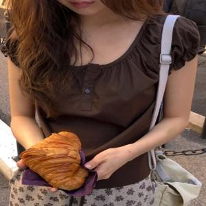 한국 스타일 여성 여름 셔츠 버블 소매 플로럴 레이스 트림 버튼업 숏 코트 작은 키에도 잘 어울리는 패셔너블한 출퇴근룩