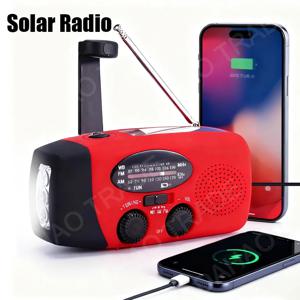 태양광 핸드 크랭크 전원 캠핑 라이트 AM/FM 라디오 포함 야외용 2000mAh USB 충전 다기능 핸드 다이나모 LED 손전등