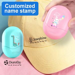 맞춤 제작 아기 이름 도장 선물 포함 - 옷/기저귀 및 학용품용 세탁 가능한 잉크, 안전하고 무독성인 개인 맞춤형 도장