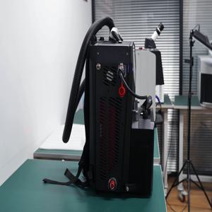 다용도 백팩 펄스 레이저 클리너 100W/300W 휴대용 안전 세척 (민감한 엔진 부품 및 골동품 목재용)