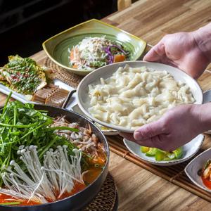 생감자로 만든 쫄깃한 감자수제비1kg (멸치육수12Gx2봉 추가 증정 행사)