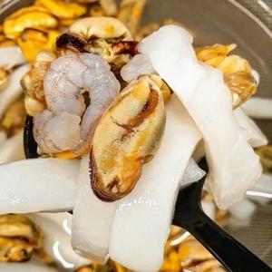 [푸디앤] 정성모은 냉동 해물 모듬팩 600g / 오징어, 홍합살, 바지락살, 새우살로 구성 / 중국산 국내가공