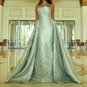 구슬로 장식된 정장 끈이 없는 민소매 지퍼 백 이브닝 드레스가 있는 맞춤형 맞춤형 레이스와 스팽글 그린 새틴 파티 드레스