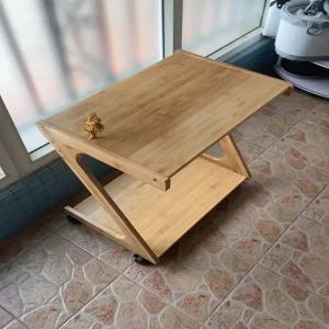 거실 사이드 캐비닛 소파 침대 테이블 침대 옆 테이블을위한 바퀴 선반이있는 대나무 이동식 커피 테이블