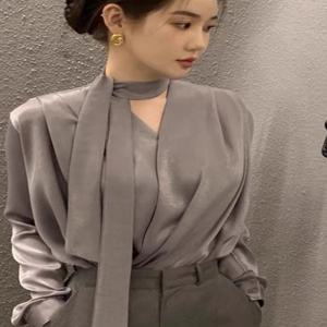 우아한 아세테이트 새틴 셔츠 여성용 봄 가을 럭셔리 프로페셔널 출퇴근용 브이넥 셔츠 아름다운 상의 버튼 디테일