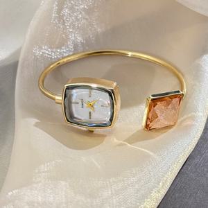 크로스보더 신상 빅 다이아몬드 유럽 및 미국풍 고급 팔찌 작은 설탕 큐브 하이엔드 감성 니치 쿼츠 여성 시계