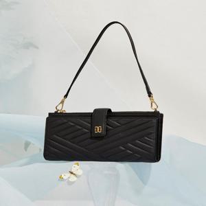 [선물포장] 블랙 칼라일 엠보 가죽 골드DD 다기종 핸드폰 월릿백 DCWA5E215J