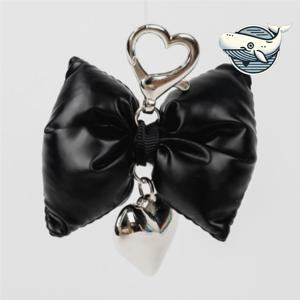 예쁜 블랙 리본 참 키링 고리 패딩 장식 열쇠 쿠션키링 가방키링 핸드폰키링 리본키링 패딩키링