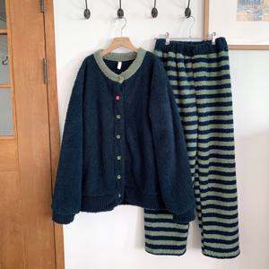 [브리치] 비치팜 / 롤링 후리스 수면 잠옷 세트 홈웨어 겨울 극세사 크리스마스 연말 파자마