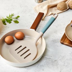 큼직한 실리콘 넓은 뒤집개 베이지그린