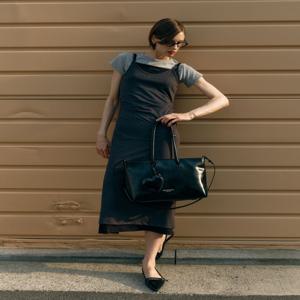 [젤리백]블랙 글로시 가죽 숄더 겸 라지 크로스백[15인치노트북수납] JABA5F761