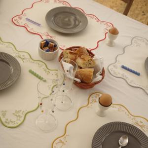 [무케] 메종다르_앨리스 테이블매트 홈파티용 (4 colors) 폴리방수코팅 고급자수 사각매트 선물포장