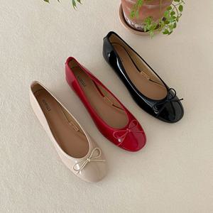 [브리치]  / 발편한 쿠션 에나멜 리본 플랫슈즈 단화 1cm