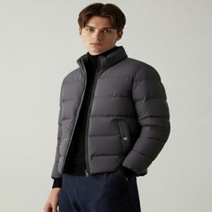 남성 [[25FW]] DMJU5D301G3 [ONLINE EXCLUSIVE] 다크그레이 스탠카라 경량 구스다운 점퍼