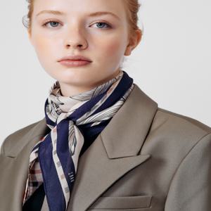 [선물포장][SILK100]네이비 체크플라워 마름모 실크스카프 DCSC5F351J