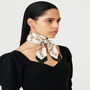 [선물포장/쇼핑백동봉] 베이지 체인프린트 쁘띠 실크스카프 DCSC5F821J