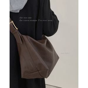 복고 손아래 가방 여자 가방 2023 부드러운 면 토트백 대용량 한 어깨 트렁크백