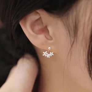 S925 데이지 커브 실버 피어싱 당신의 하루를 밝혀줄 귀걸이