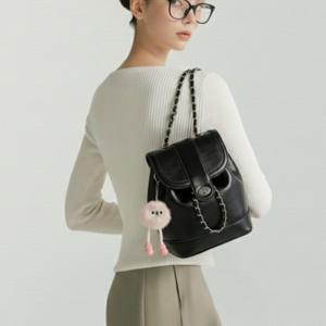 체인 백팩 엘시 여성 미니 백팩 데일리 여행용 가죽 가방 M1221010