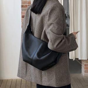 반달 크로아상 소프트 크로스백 슬링백(2color)