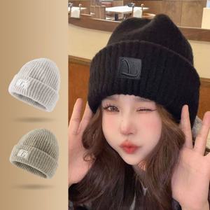 여성 패션 겨울 레터링 자수 보온 부드러운 두툼 귀달이 방한 니트 모자 비니 패션 코디
