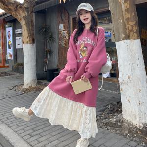 여성 겨울 기모 롱 원피스 라운드넥 레이스 주름 배색 밑단 캐주얼 루즈핏 캐릭터 프린트 데일리 빅사이즈