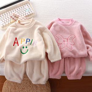 [엠케이] 애플리본곰자수 아동 조거 후리스 상하복 205500