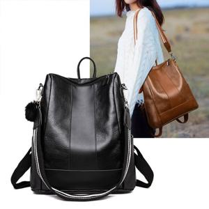 클래식한 느낌 이어폰 홀 여성 백팩