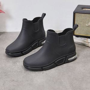 트렌디 캐쥬얼 쿠션 무지 무광 장마철 남성 레인부츠