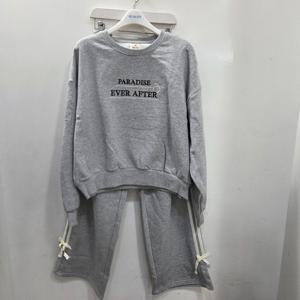 [에꼴리에]리본자수맨투맨 바지셋업 24RT781782_DG