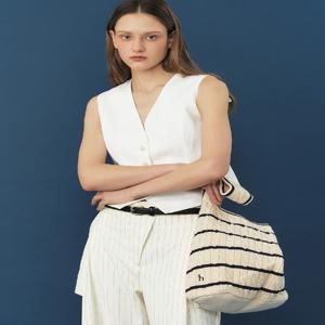 [헤지스] 아이보리 스트라이프 케이블 니트 숄더백[ HIBA5E740IV]