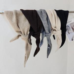 [애슬릿] 펀칭 삼각 머플러 여성 남자 겨울 목도리