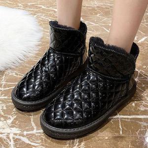 여자가을신발 여성 유광 패딩 털부츠 겨울 방한화 퀄팅 패션슈즈 발목부츠 HWD4614C