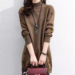 [유니제이] 바미 단추 포인트 하프넥 롱 니트티